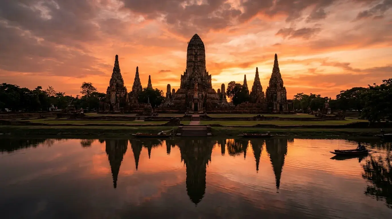 Wat Chaiwatthanaram at Sunset in Ayutthaya, Phra Nakhon Si Ayutthaya, Thailand
